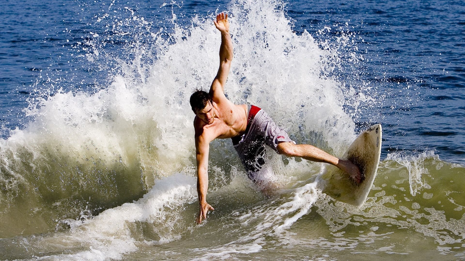 “西甲争冠焦点：劲旅交锋，胜负悬而未决”，意甲老牌劲旅